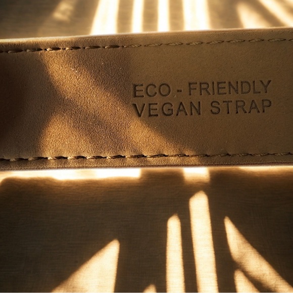 NY Yankees logo Apple Watch Band by Timex - Picture 4 of 5